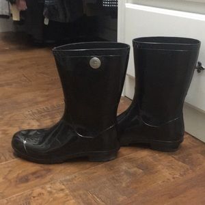 UGG Black short rain boots, EUC!